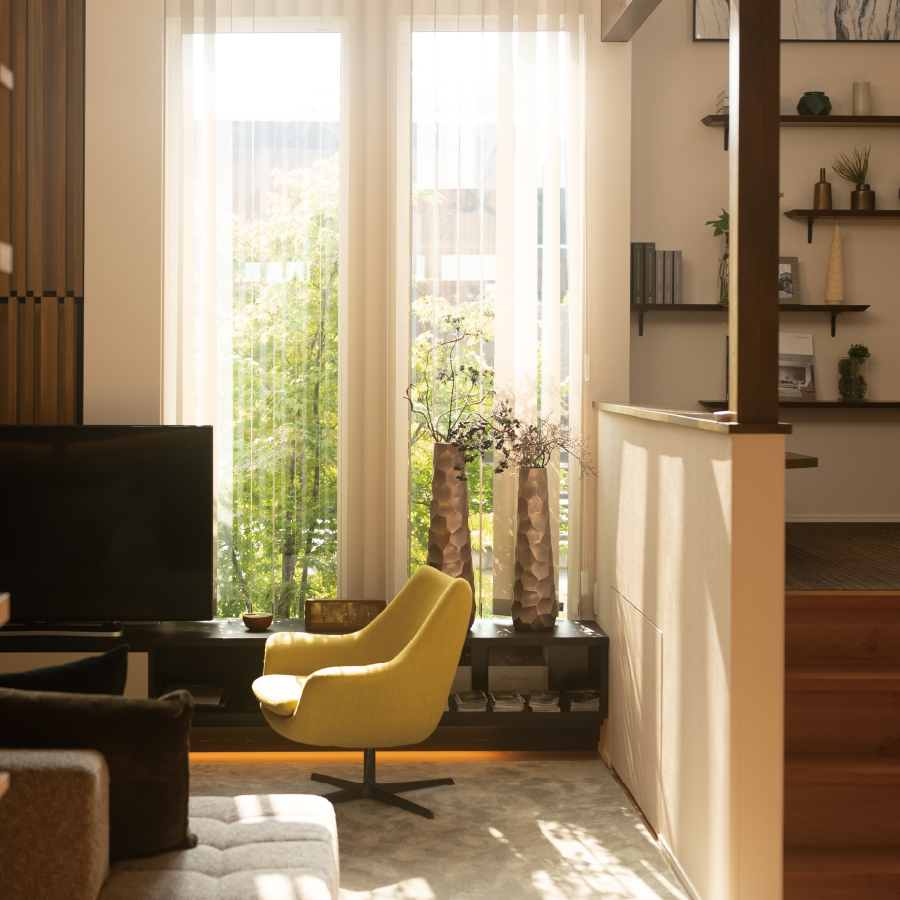 ASTEHOMEの日差しが差すリビング